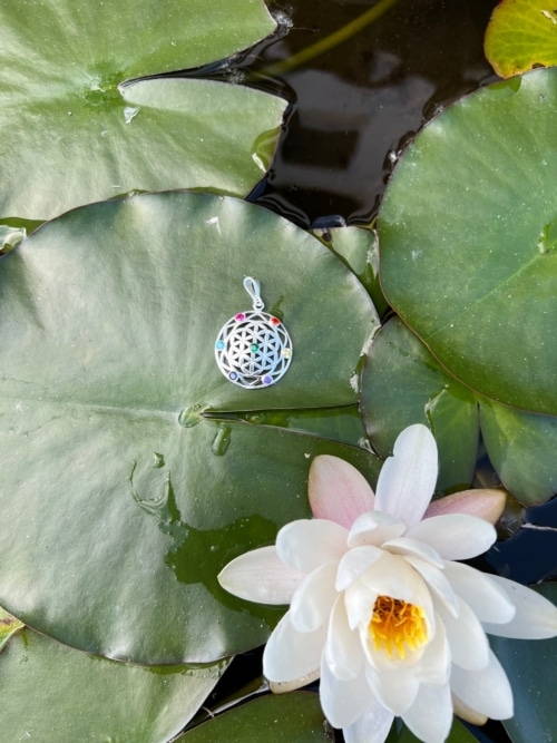Pandantiv Lotus, Floarea Vietii Si  7 Chakre Fundal Nufar