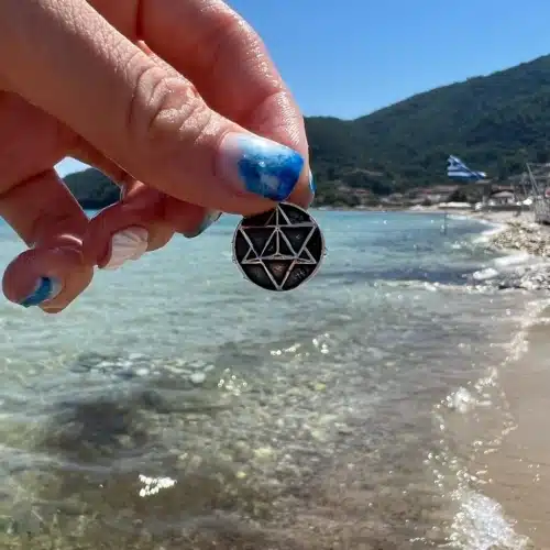 Pandantiv doua simboluri floarea vietii si merkaba