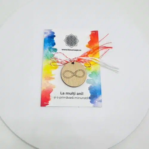 Martisor cu simbol gravat pe banut din lemn cu infinit