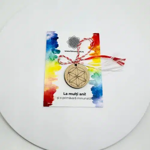 Martisor cu simbol gravat pe banut din lemn cu samanta vietii simpla