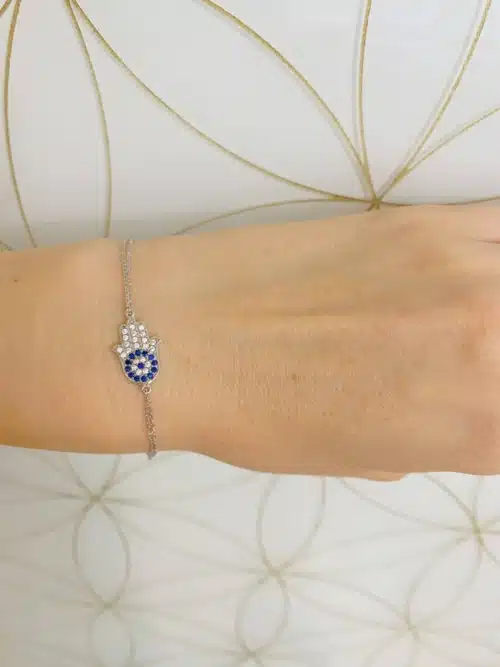 Bratara Hamsa Mandala Unimii Si Cristale Protectoare Pe Manechin