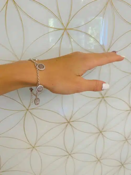 Bratara Samanta Vietii Floarea Vietii Si Chakra Coroana 3D Prezentare Pe Mana Manechin