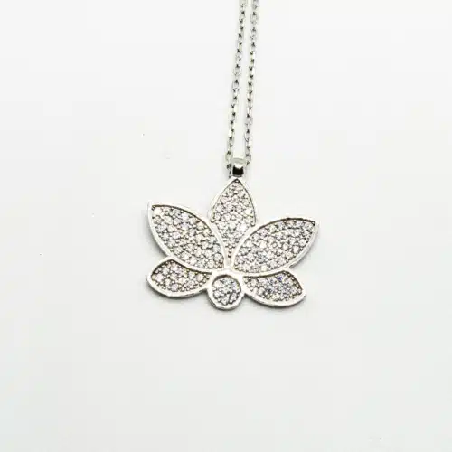Colier Floare De Lotus Si Cristale Multifatetate Albe Poza De Prezentare