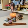 Suport din lemn pentru betisoare parfumate cu simbolul om si pisica sfinx elf