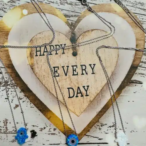 Colier din argint cu opal fundal hapy every day