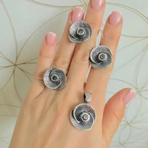 Set rosa din argint si cristale semipretioase topaz mistic