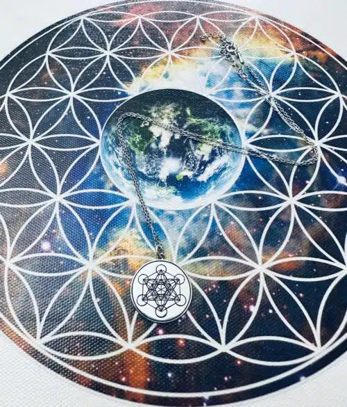 Colier Cubul Lui Metatron Din Argint Prezentare Cu Floarea Vietii