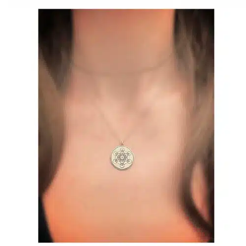 Colier Cubul Lui Metatron Din Argint Prezentare Pe Manechin