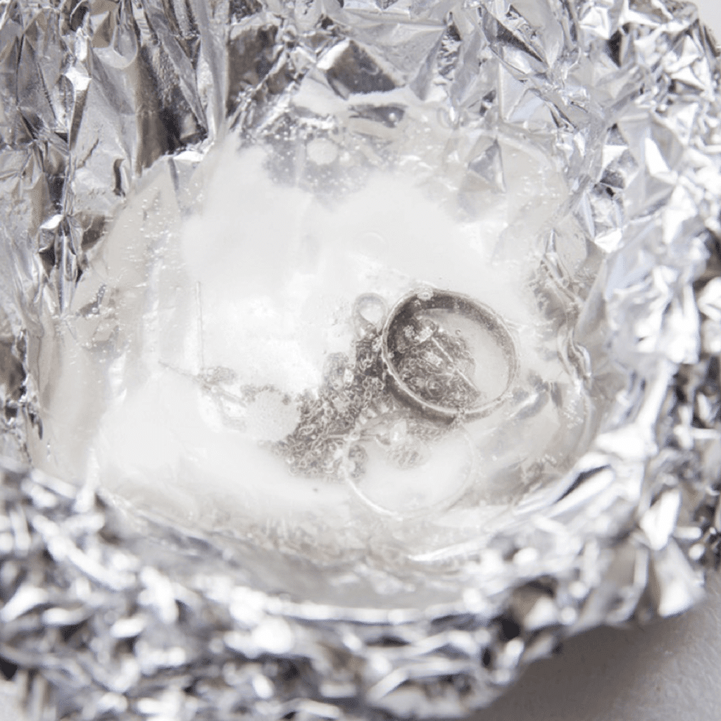 Curatarea Bijuteriilor Din Argint Cu Folie De Aluminiu Si Emulsie