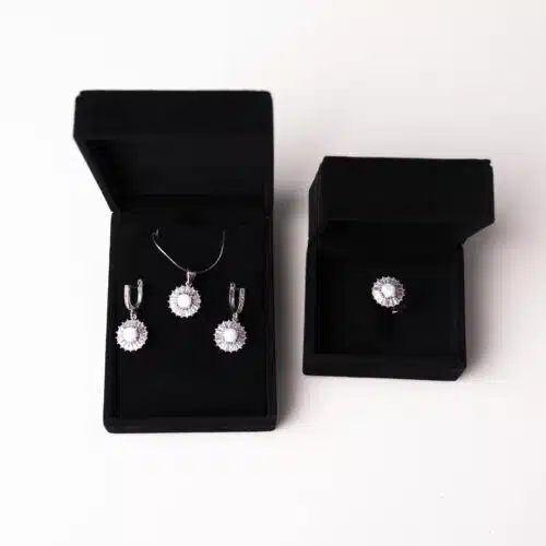 Set sclipiri cu opal si cristale cutiute de prezentare