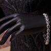 Bratara regina cu topaz mistic si cristale protectoare prezentare pe mana manechin