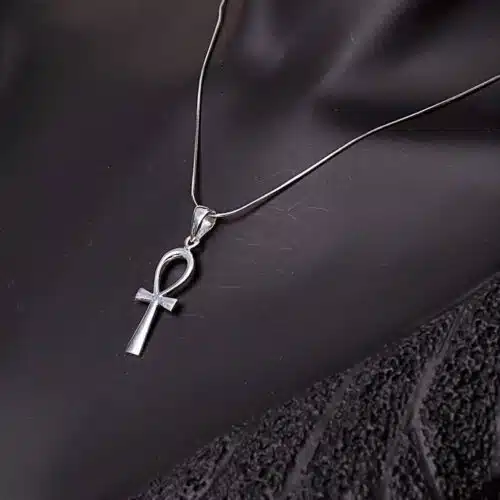 Colier delicat ankh egiptean prezentare manechin