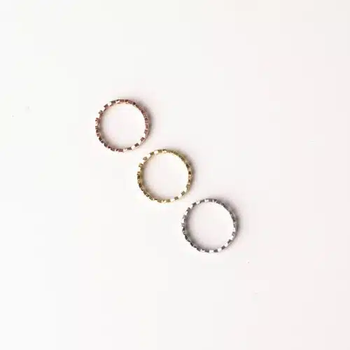 Set Unicat 3 Inele Coloana Infinitului Prezentare Fundal Alb